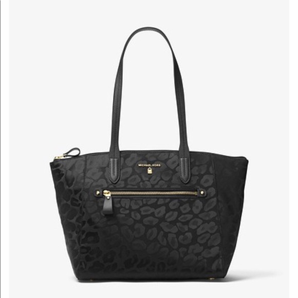 Michael Kors Handbags - Michael kors medium Kelsey leopard nylon tote